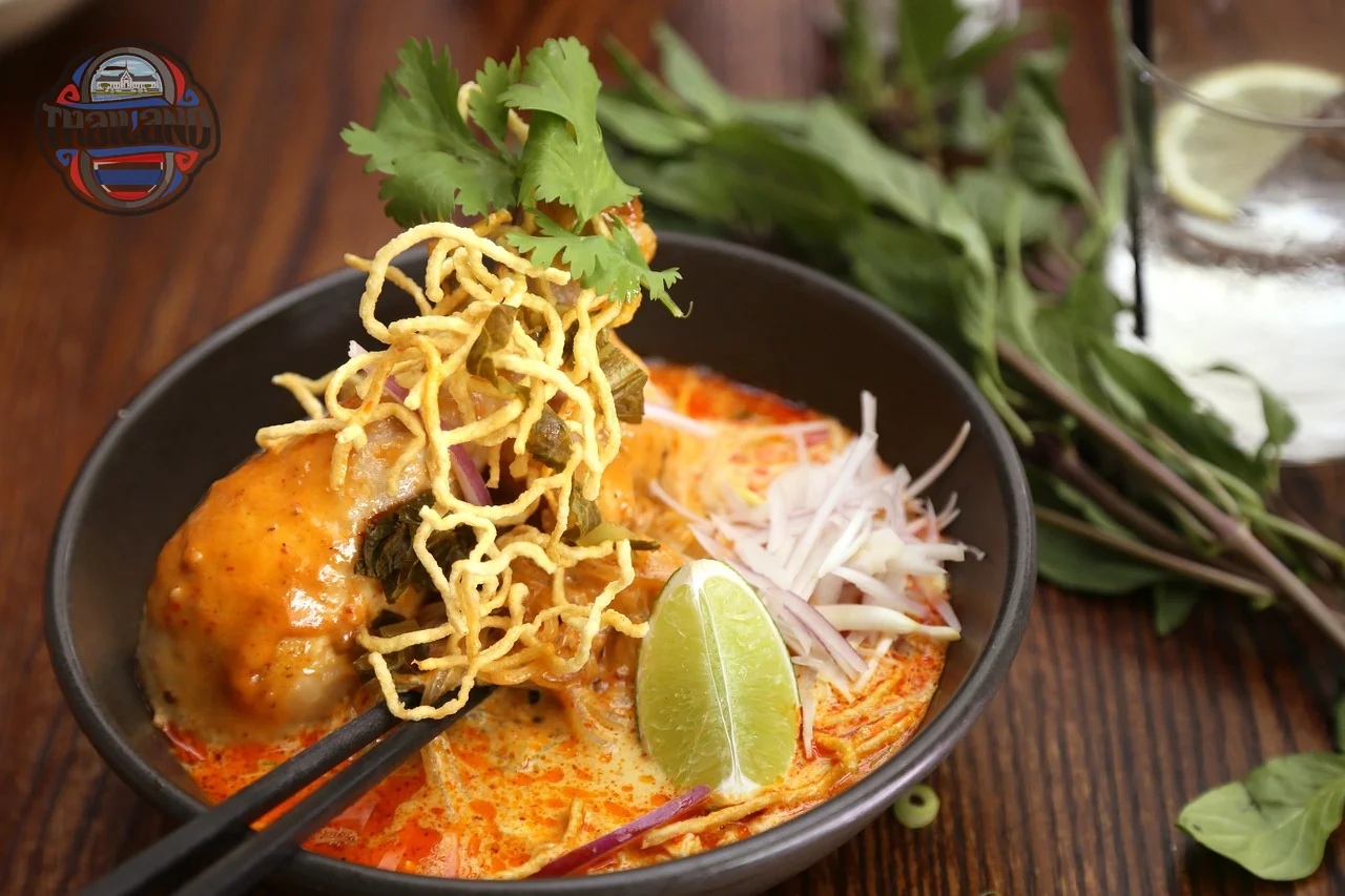 Khao Soi - món mì vàng óng, hấp dẫn, đặc sản Thái Lan