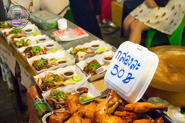 Chợ đêm Jodd Fairs Bangkok - thiên đường ẩm thực đường phố Thái Lan với nhiều món ăn hấp dẫn.