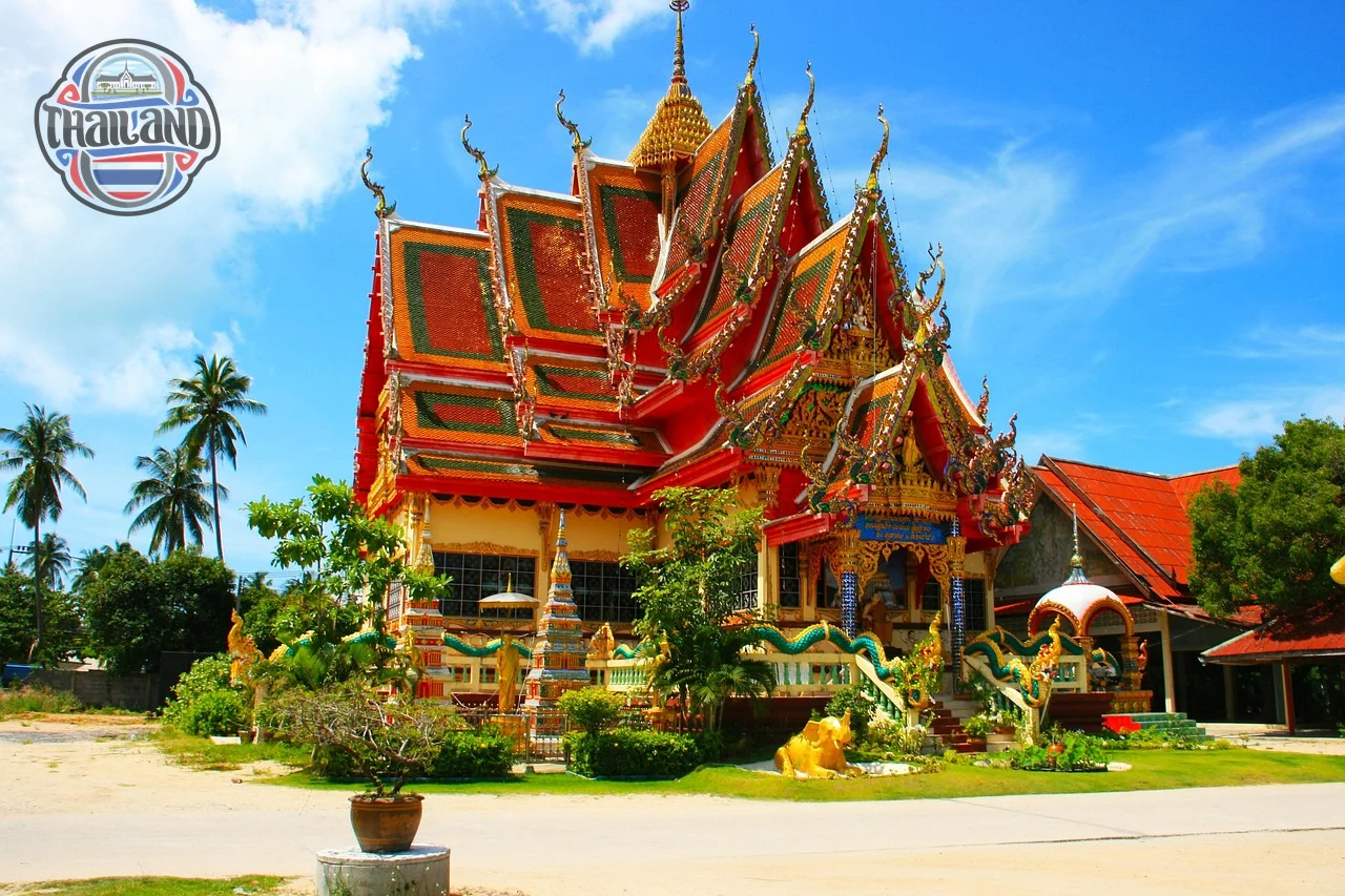 Du khách Việt Nam vui vẻ khám phá cảnh đẹp Thái Lan, tận hưởng miễn thị thực.